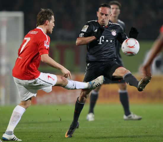 留情地击败 留情地击败